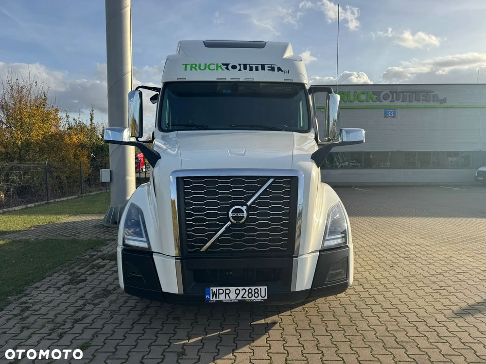 Volvo VNL860 - 7