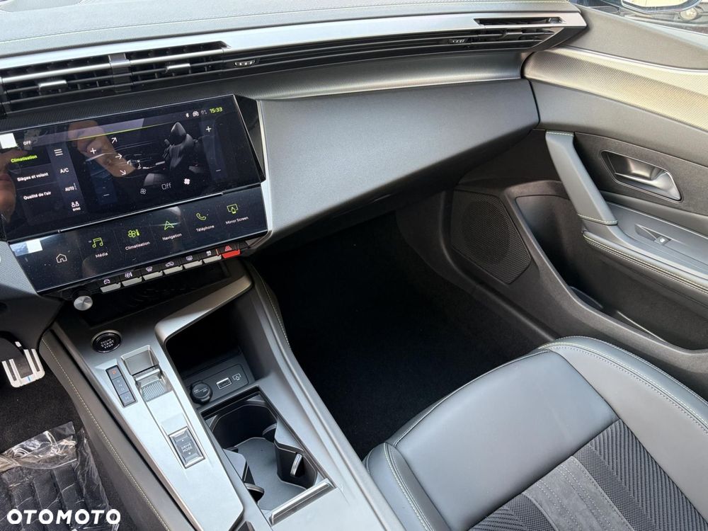 Peugeot 408 - 18