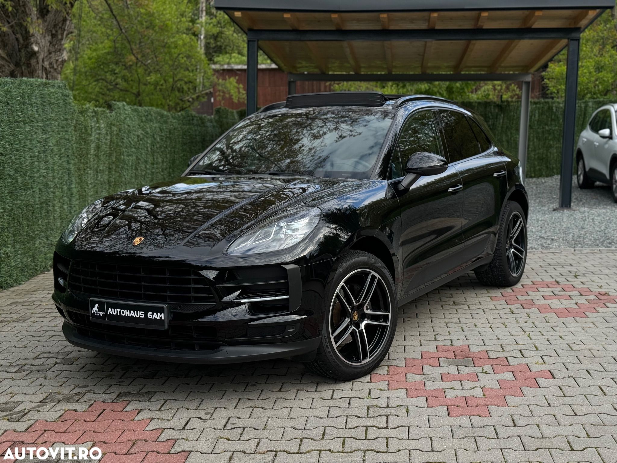 Porsche Macan Standard - 1