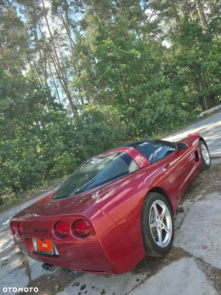 Chevrolet Corvette - 4