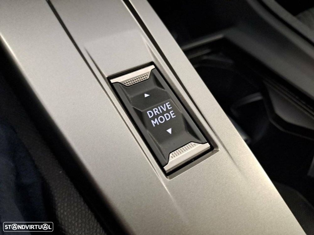 Peugeot 308 1.2 Hybrid Style e-DCS6 - 23