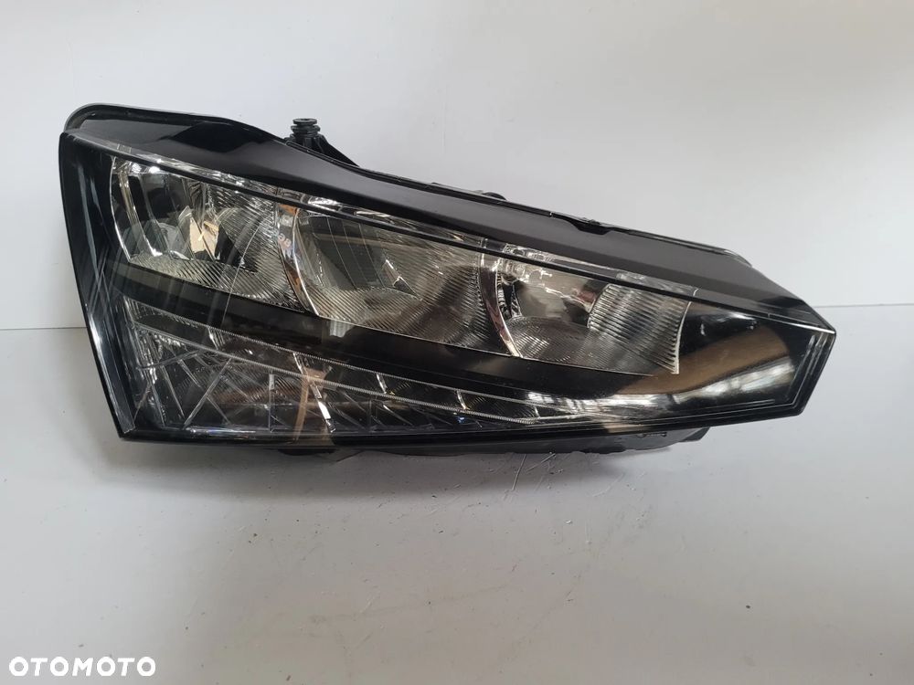 Skoda Scala lampa przód prawa led