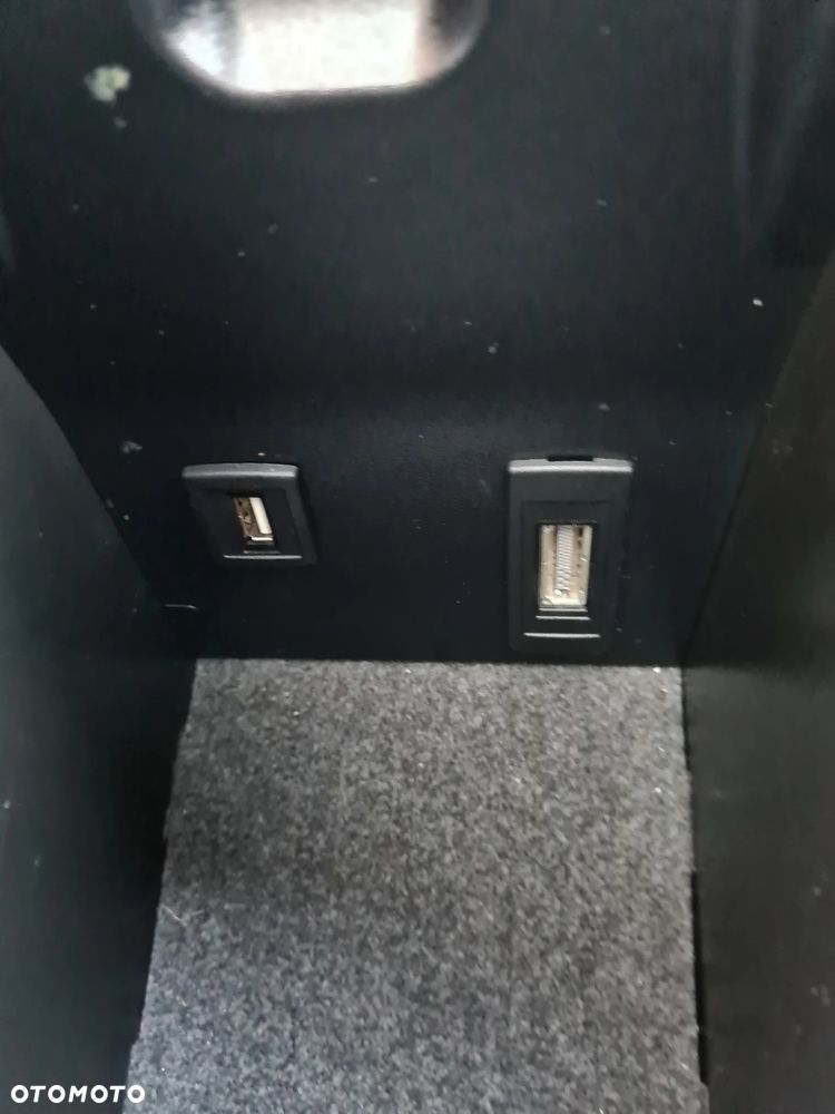 Mercedes-Benz Klasa B 250 7G-DCT AMG Line - 23