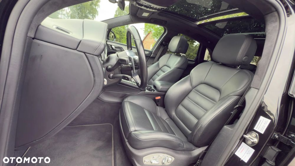 Porsche Macan Turbo - 24