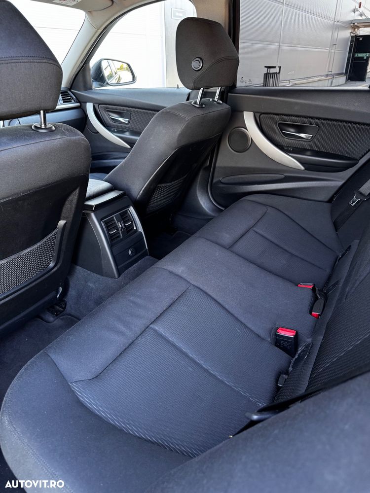 BMW Seria 3 320i AT - 9