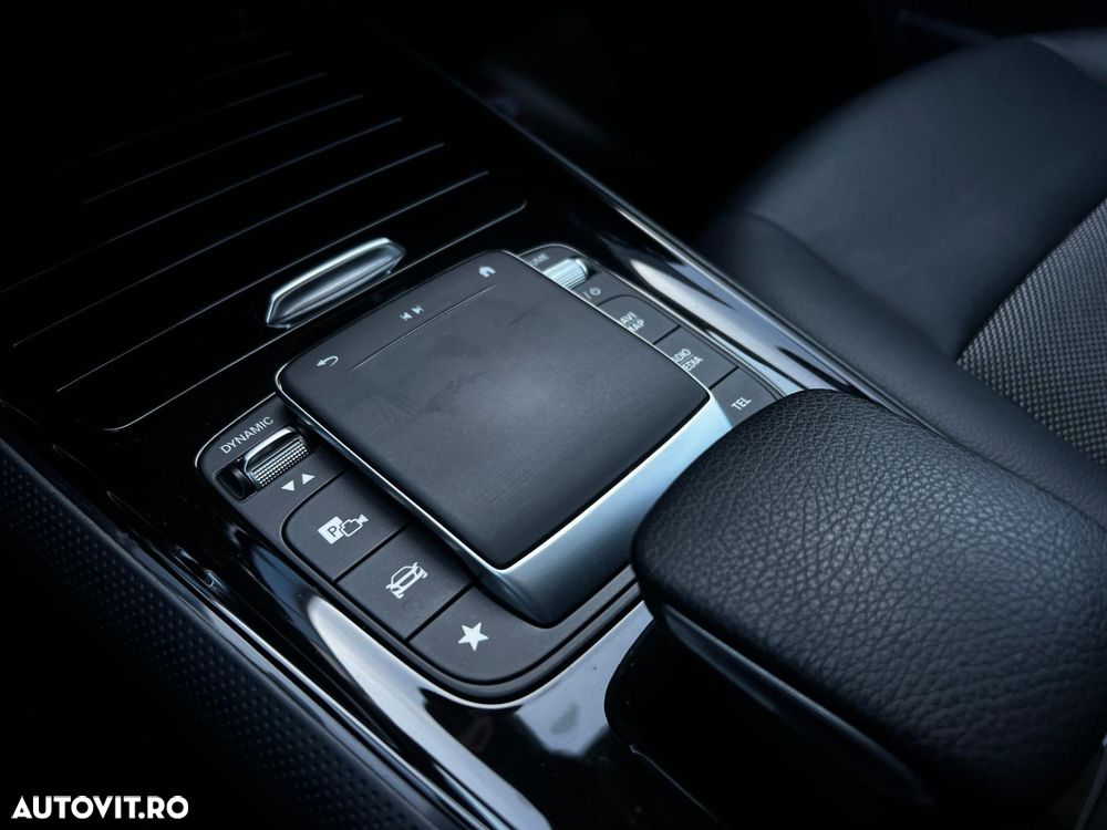 Mercedes-Benz GLA - 21