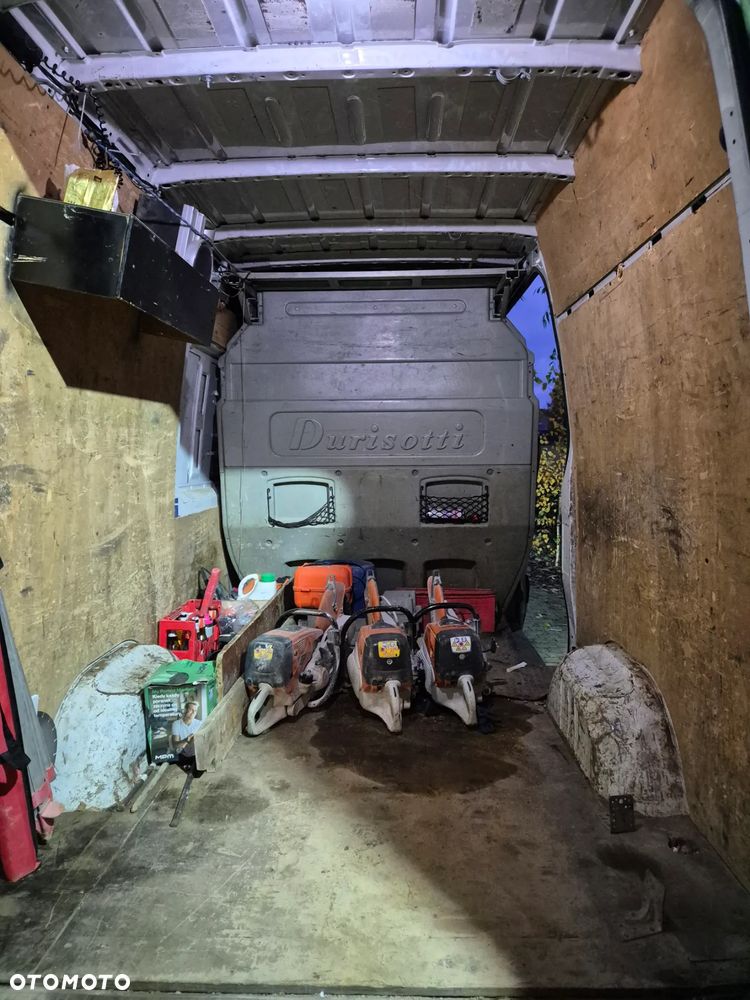 Mercedes-Benz Sprinter - 13