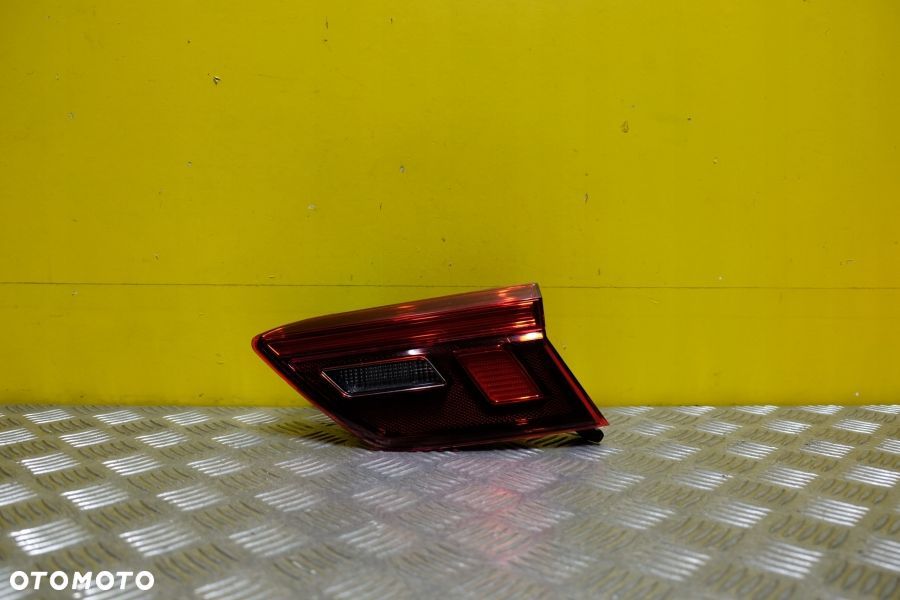 VW TIGUAN 2017- LAMPA KLAPY TYŁ LED PRAWA USA - 1