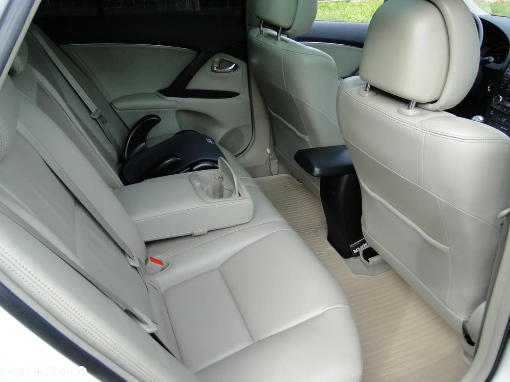Toyota Avensis 2.2 D-CAT Sol plus NAVI - 19