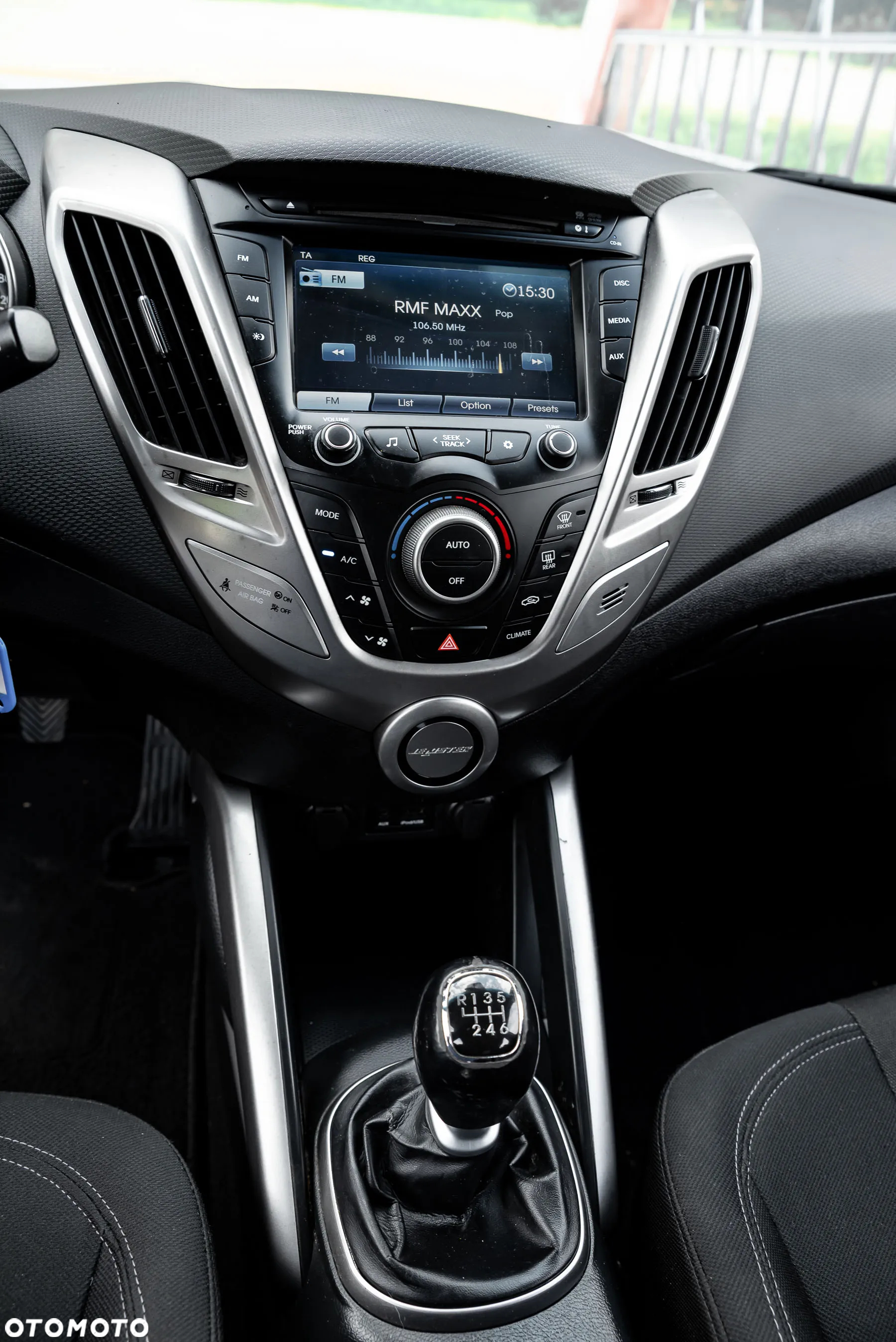 Hyundai Veloster 1.6 GDI Style - 22