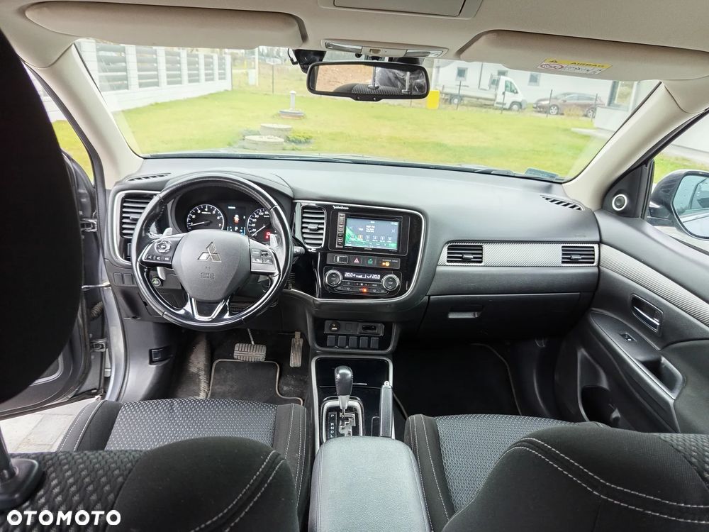 Mitsubishi Outlander 2.0 Intense + Navi 4WD CVT - 11