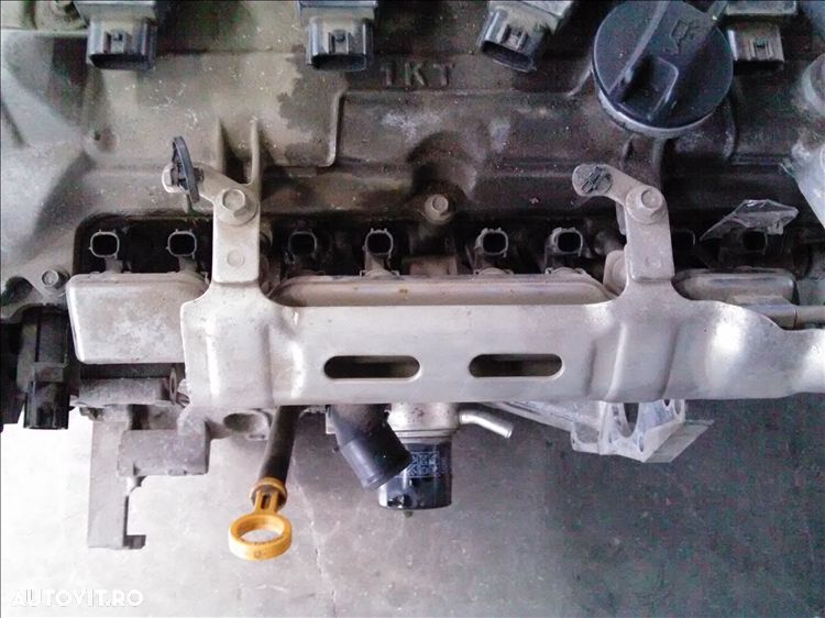 injectoare   8buc.  nissan juke 1.6b an fabr. 2014 - 1