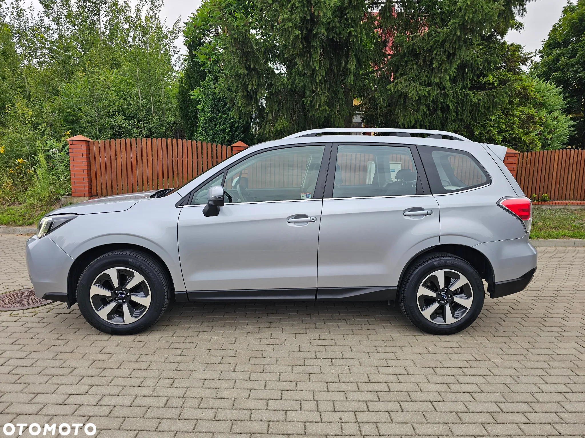 Subaru Forester 2.0 i Exclusive Lineartronic - 25