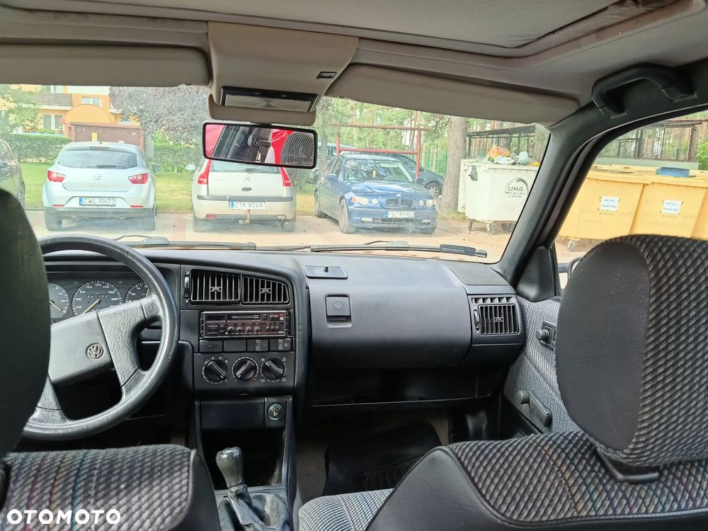 Volkswagen Passat 1.8 GT - 10