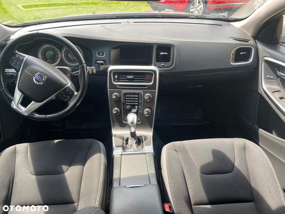 Volvo V60 D4 Geartronic Momentum - 6