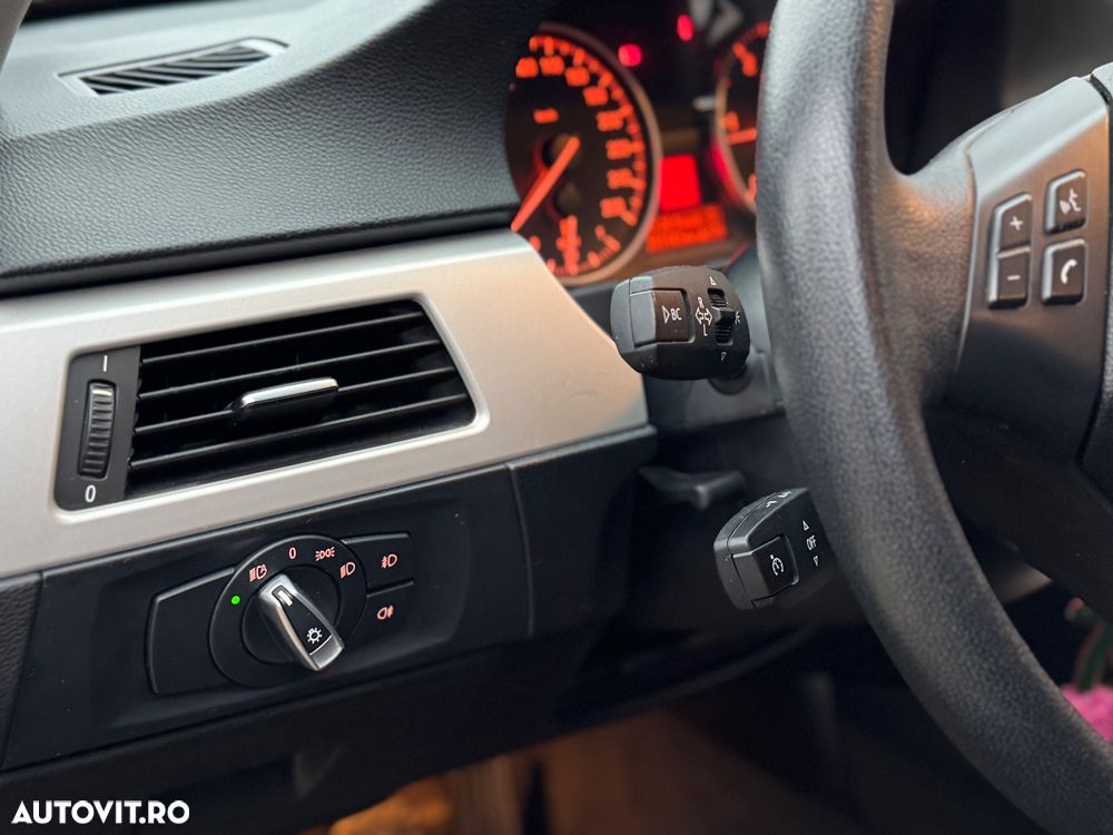 BMW Seria 3 318d DPF Touring Edition Sport - 21