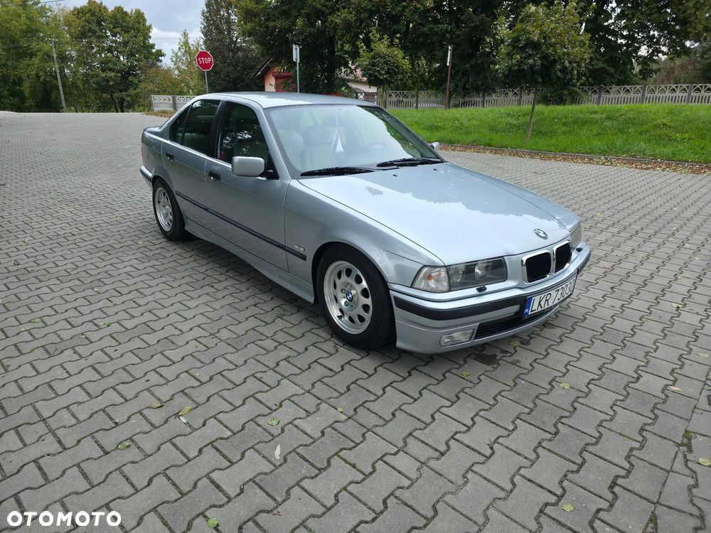 BMW Seria 3 320i - 3