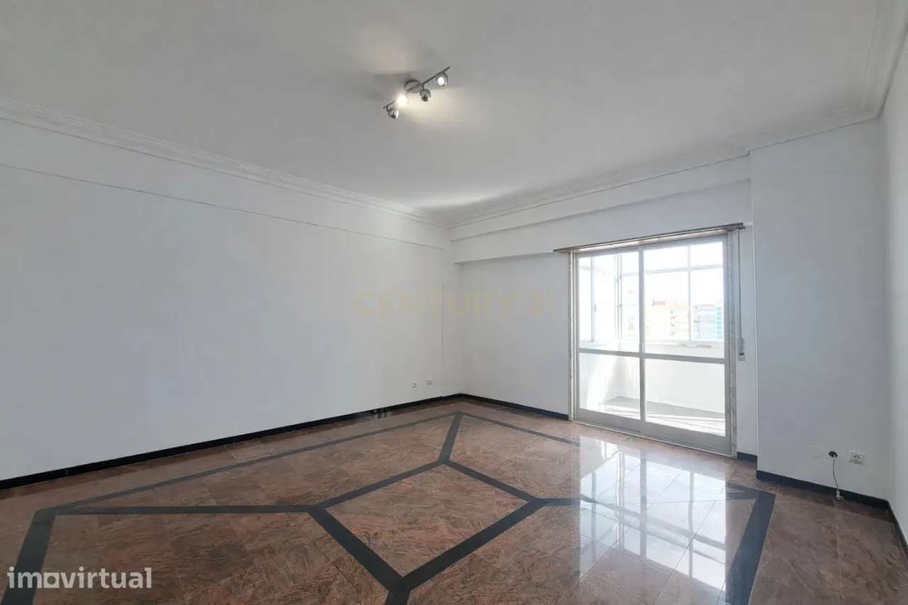 Apartamento T3 com 121m2 para arrendamento no Areeiro, Lisboa - Grande imagem: 2/16