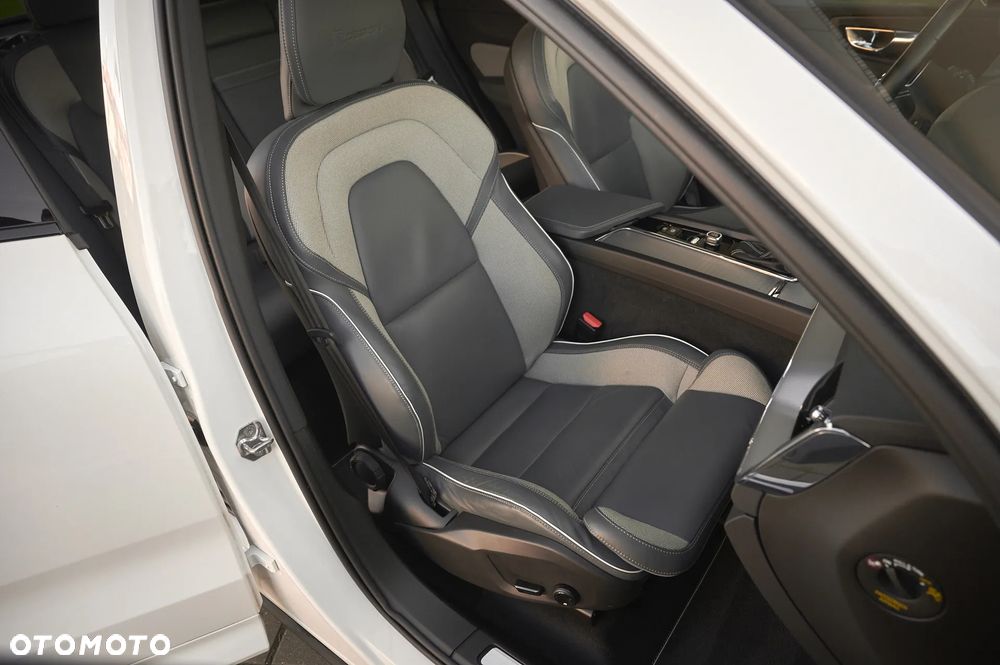 Volvo XC 60 D4 R-Design - 26