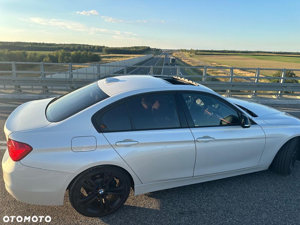 BMW Seria 3 328i Sport Line - 3