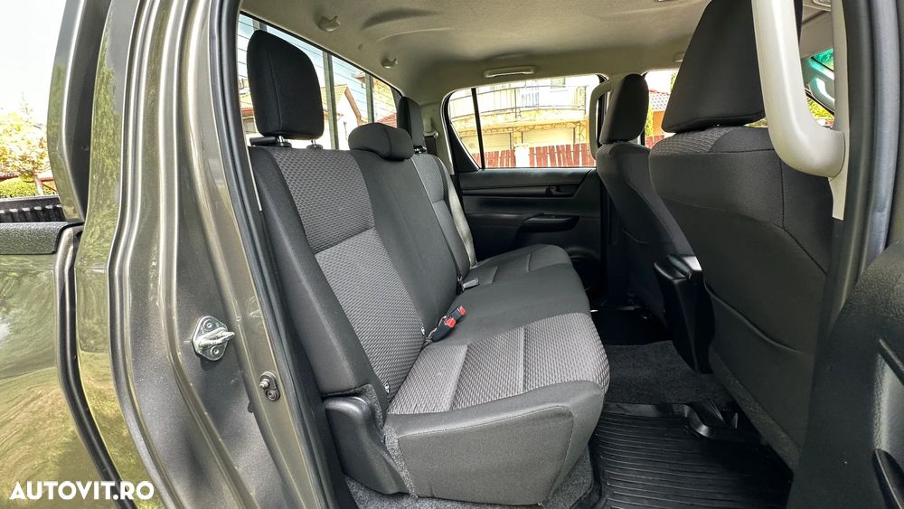 Toyota Hilux 2.4D 150CP 4x4 Double Cab 6MT Style - 17