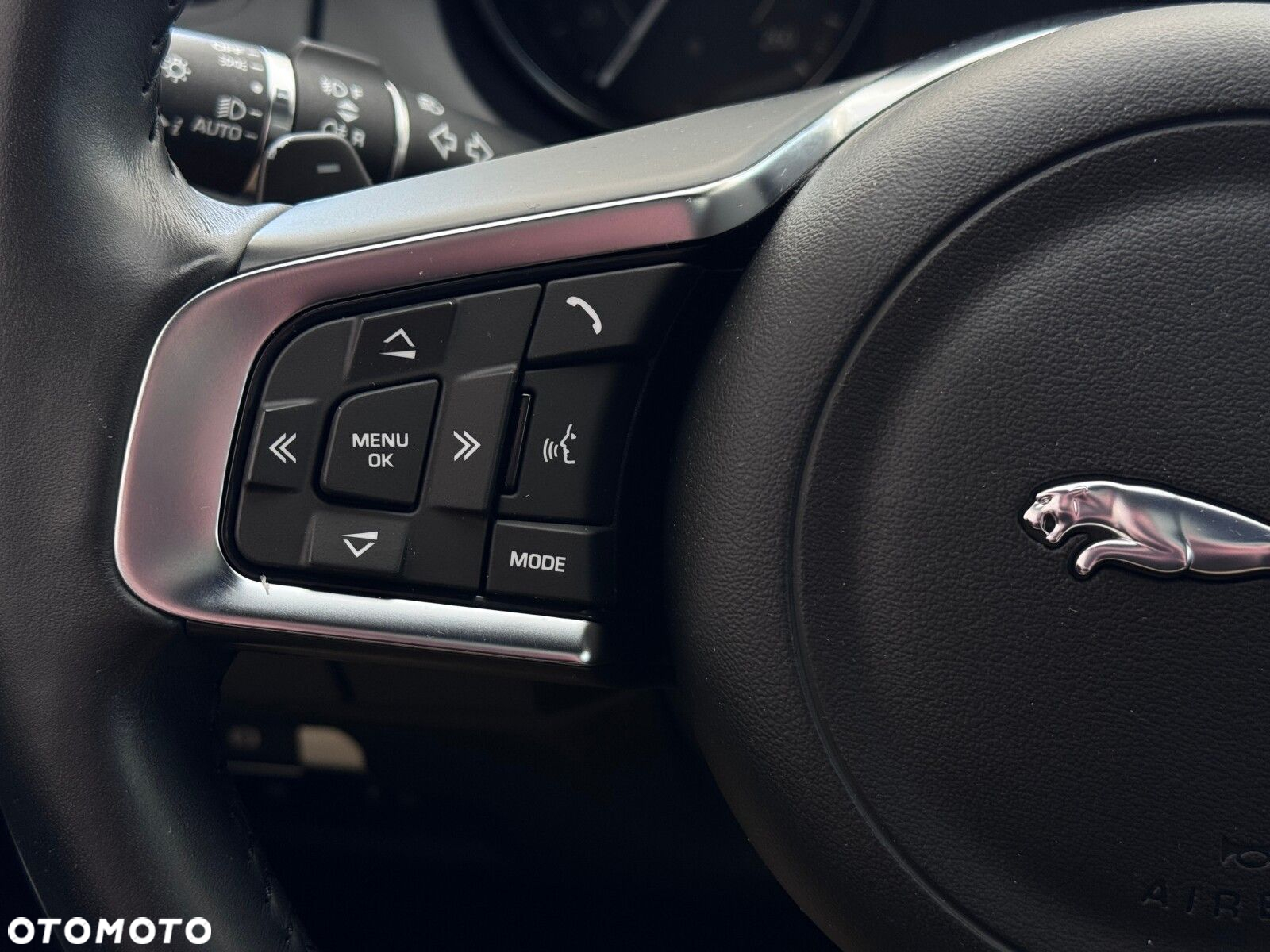 Jaguar E-Pace 2.0 i4D AWD R-Dynamic S - 24