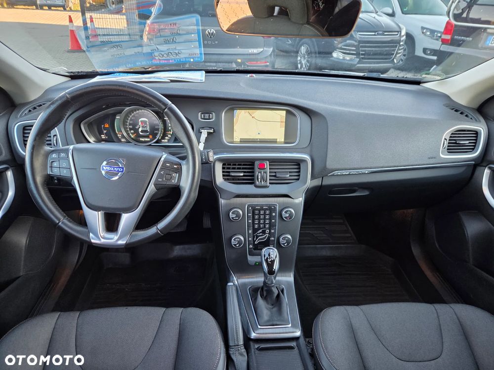 Volvo V40 Cross Country - 9