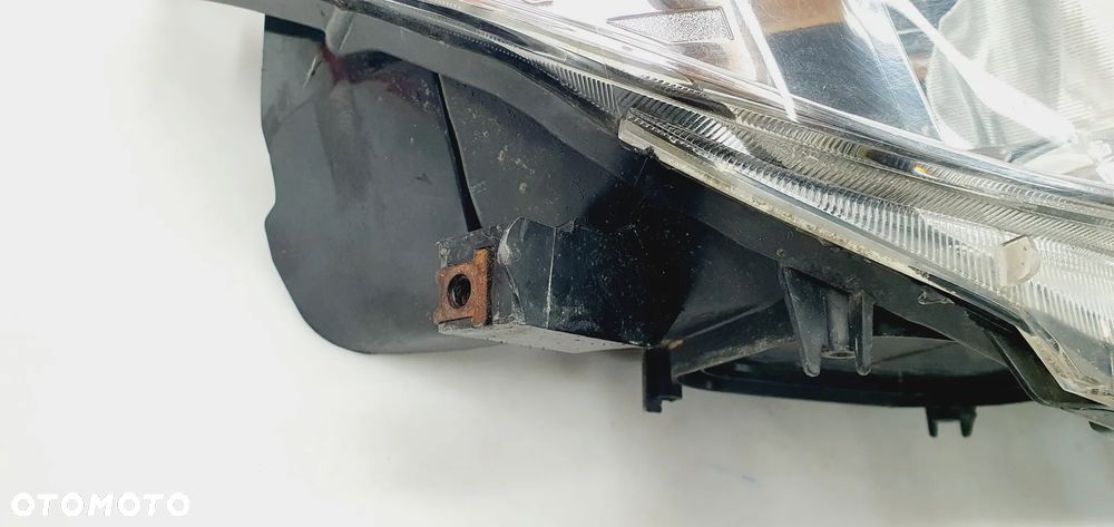 TOYOTA LAND CRUISER 200 08-11 Lampa Prawa Przód EU - 6