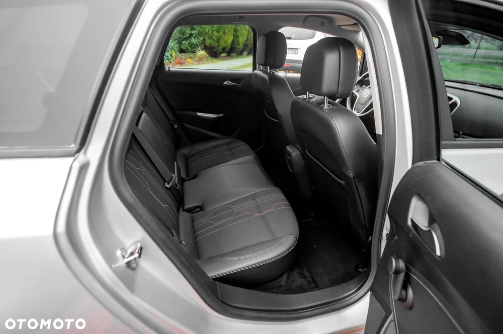 Opel Astra 1.4 Turbo 150 Jahre - 19