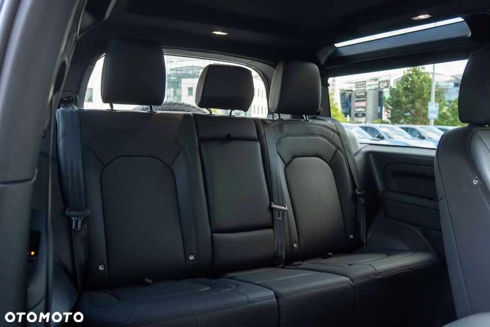 Land Rover Defender 90 D250 X-Dynamic SE - 22