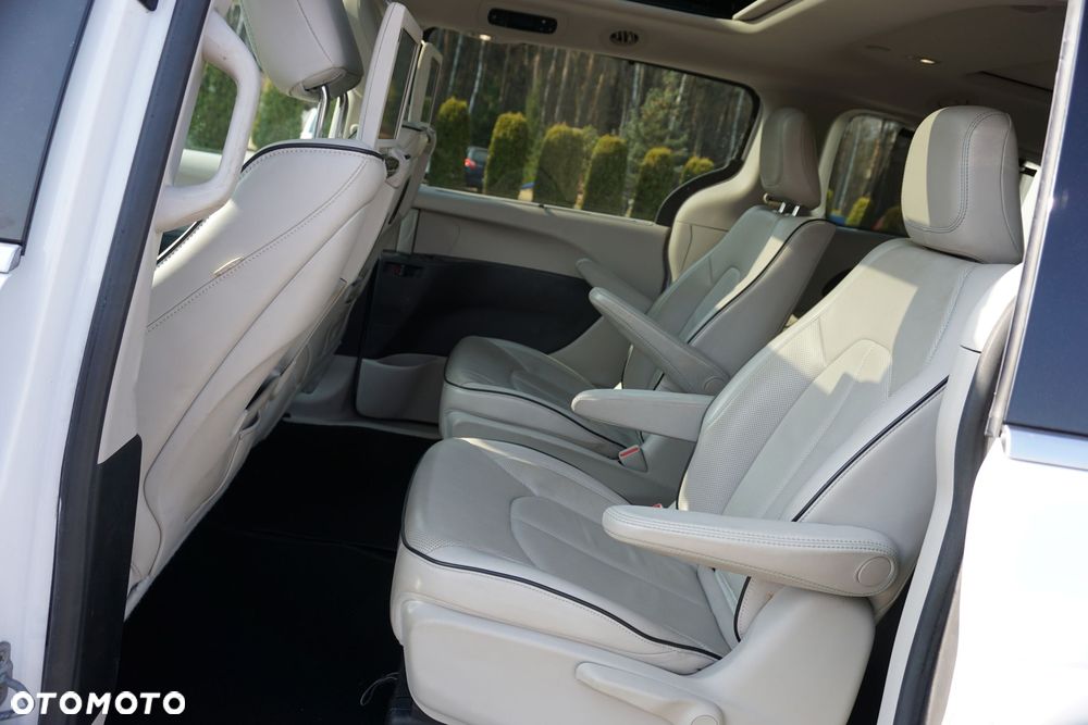 Chrysler Pacifica - 15