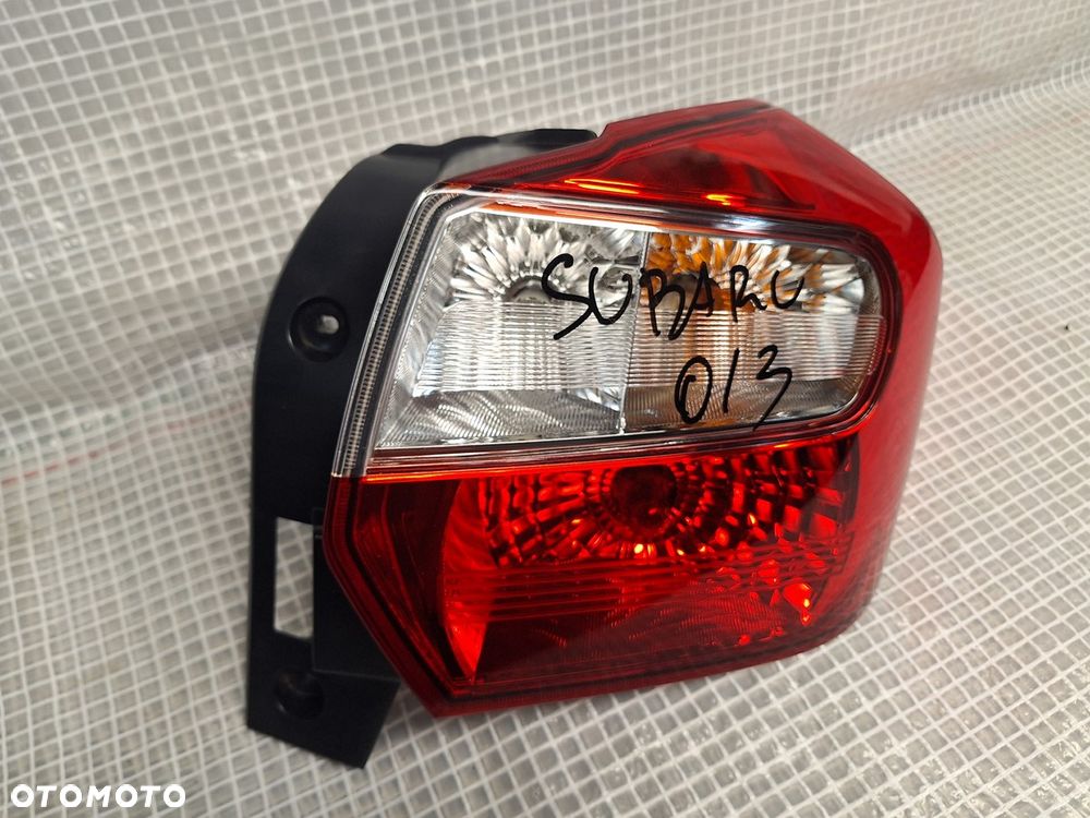 lampa tyl tylna prawa subaru xv I 2011- fam924-02 europa orginal demontaz - 3