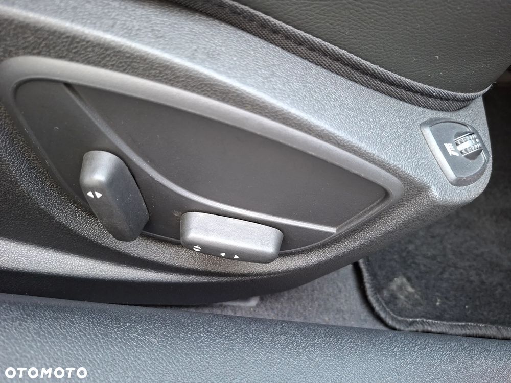 Renault Laguna dCi 150 FAP Start-Stop GT - 25