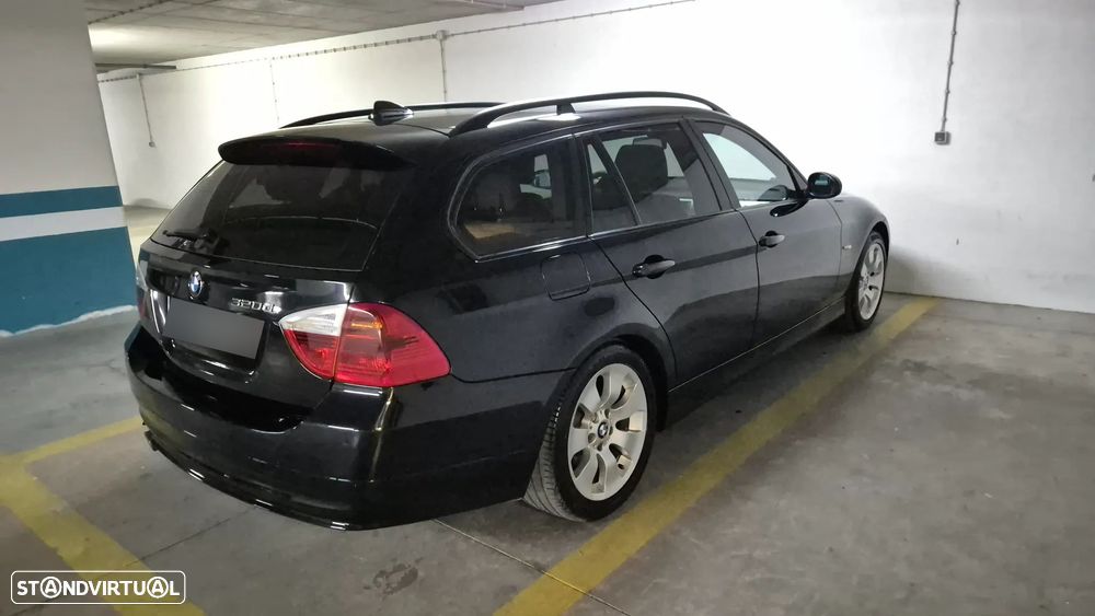 BMW 320 d Auto - 25