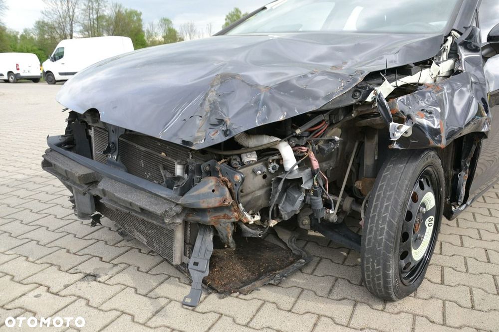 Volkswagen Golf - 21