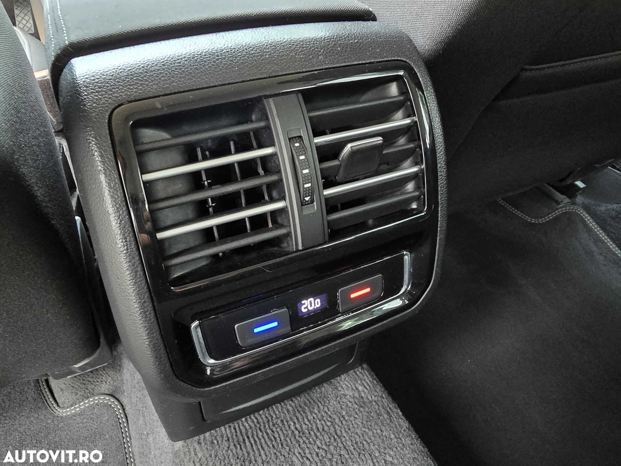 Volkswagen Passat Variant 2.0 TDI DSG Highline - 36