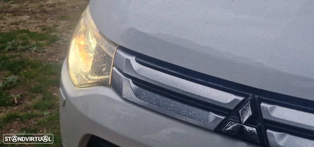 Mitsubishi Outlander 2.2 DI-D Instyle Navi AT 4WD - 5