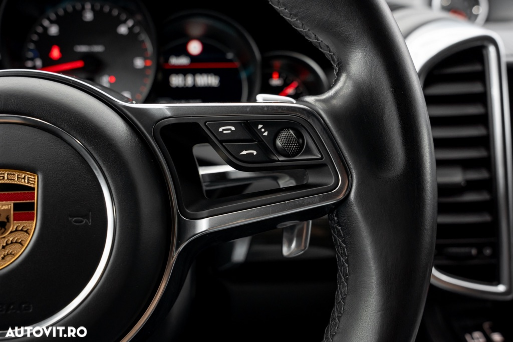 Porsche Cayenne S Diesel Platinum Edition - 34