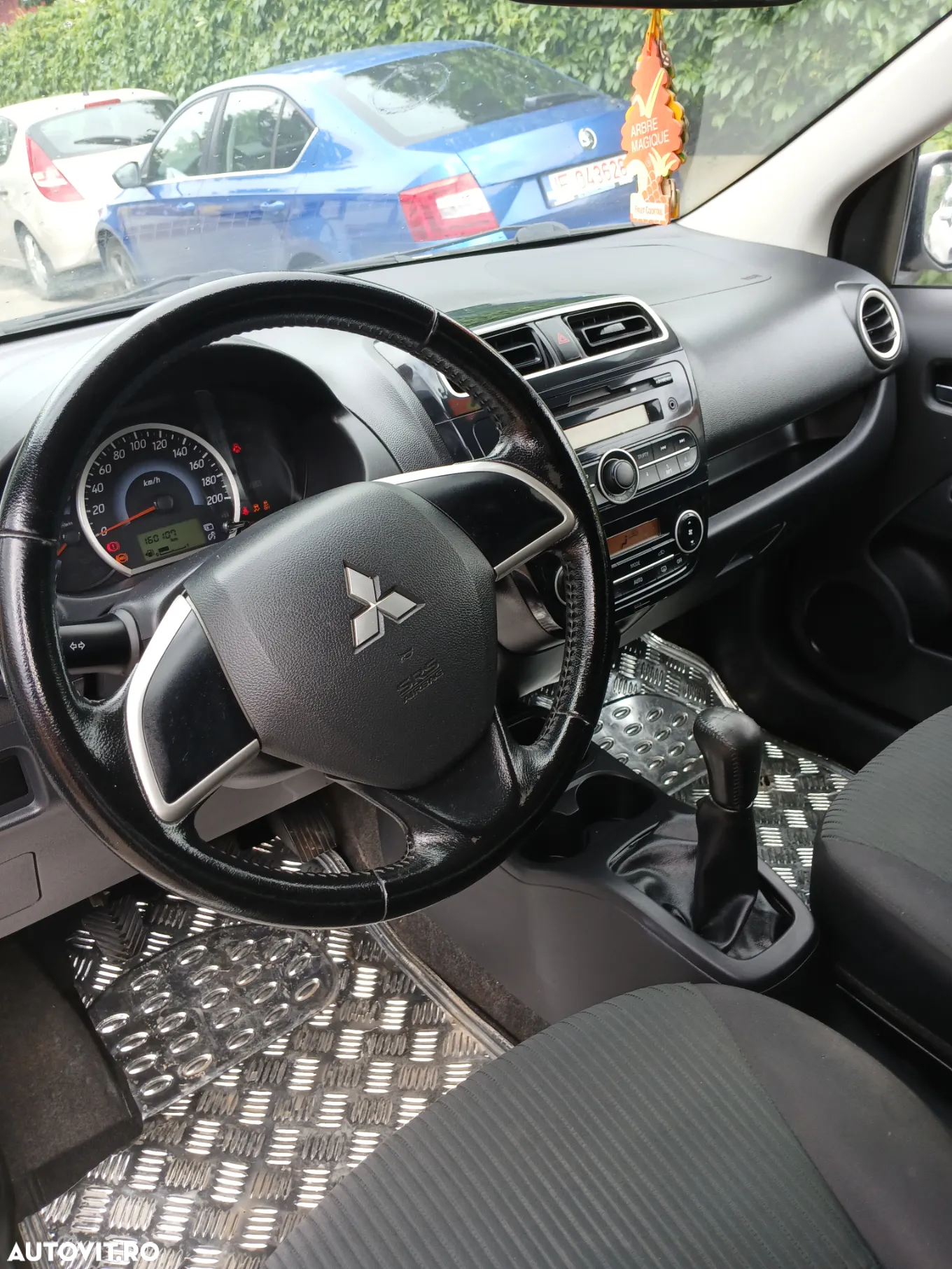 Mitsubishi Mirage - 8