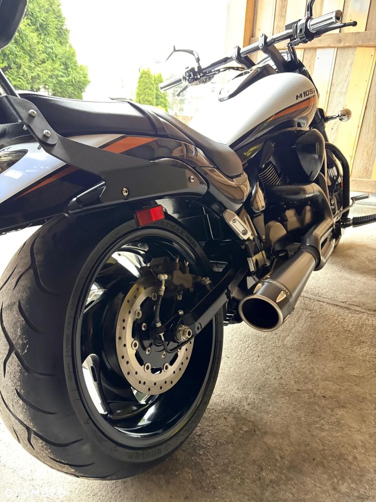 Suzuki Intruder - 39