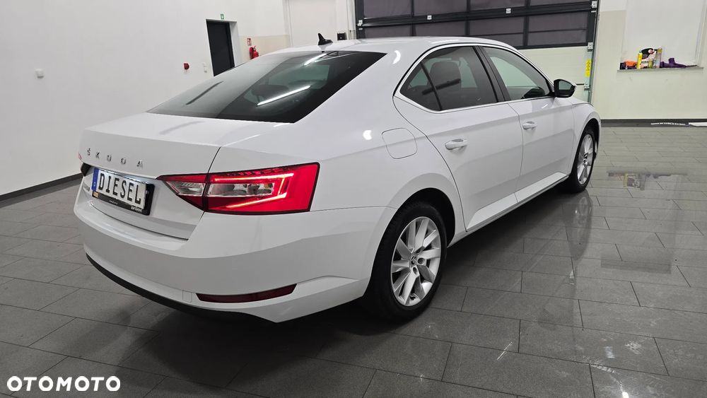 Skoda Superb 2.0 TDI SCR Style DSG - 3