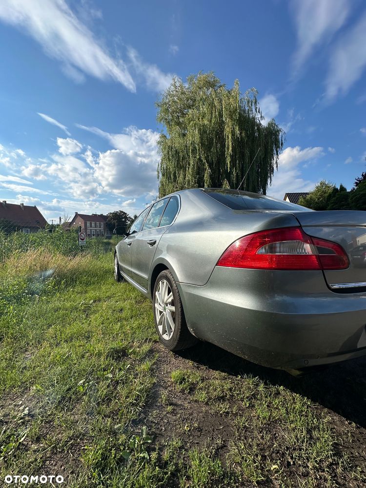 Skoda Superb 2.0 TDI DSG Ambition - 4