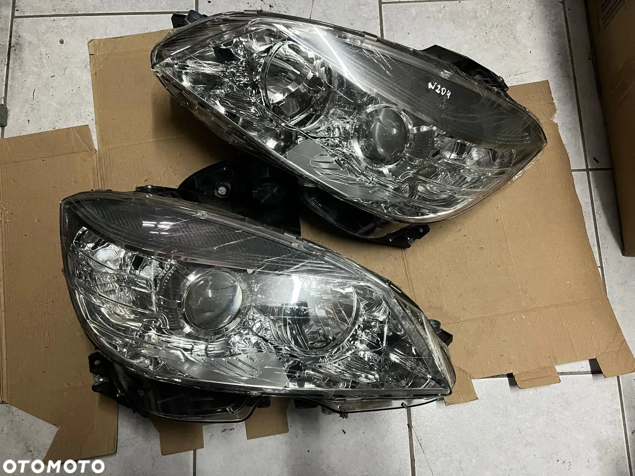 BZ136-A201R BZ136-A201L NOWE LAMPY PRZEDNIE PRZÓD PRAWA LEWA KOMPLET MERCEDES W204 0103 - 2