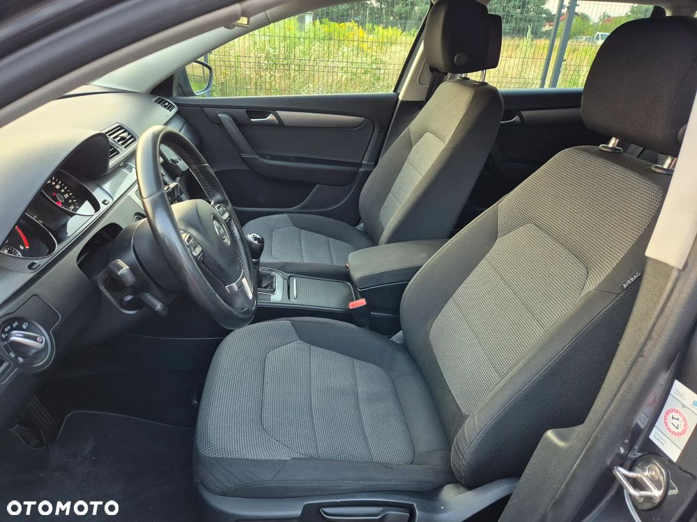 Volkswagen Passat 1.6 TDI Comfortline - 27