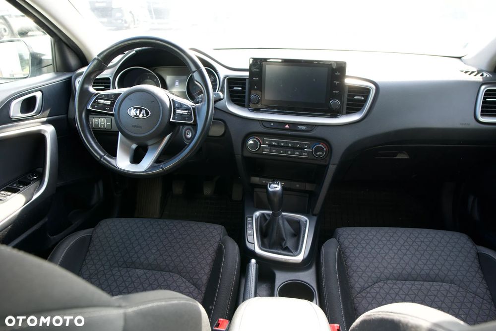 Kia Ceed - 31