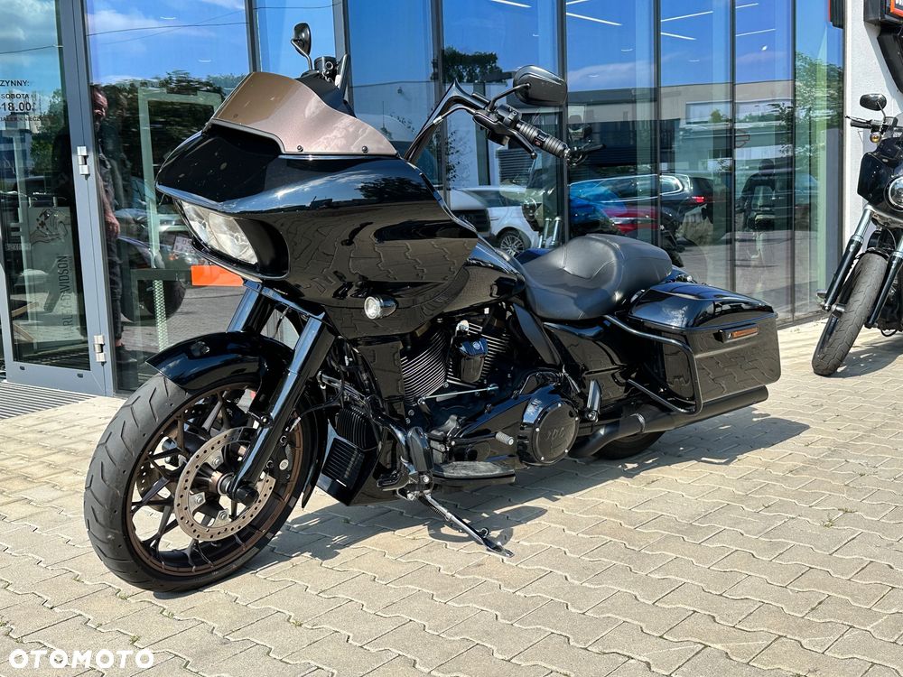 Harley-Davidson Touring Road Glide - 2