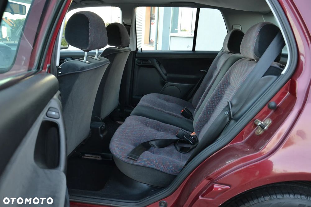 Volkswagen Golf 1.6 GL - 25