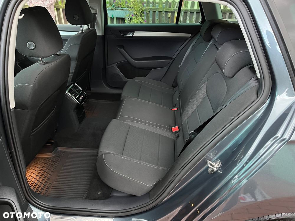 Skoda Superb Combi 2.0 TDI DSG Ambition - 20