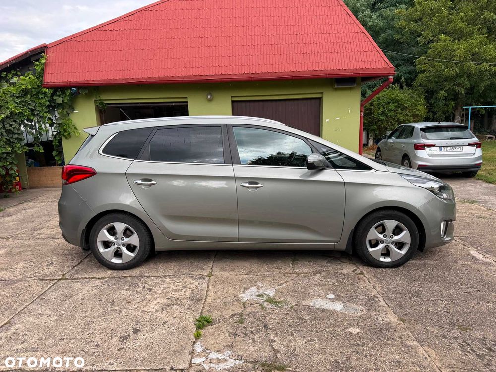Kia Carens - 5