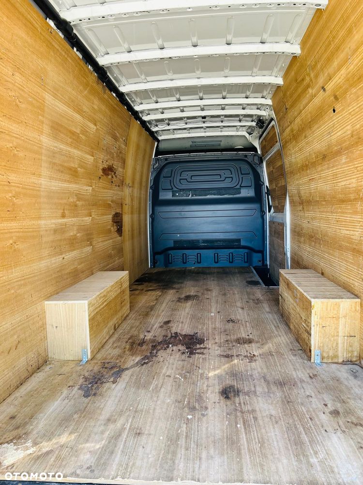 Mercedes-Benz Sprinter - 13